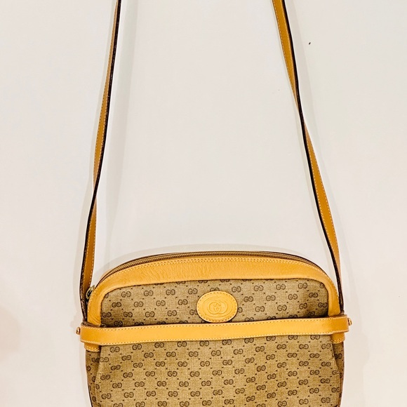 Gucci shoulder bag with iconic gg logo - Picture 2 of 16